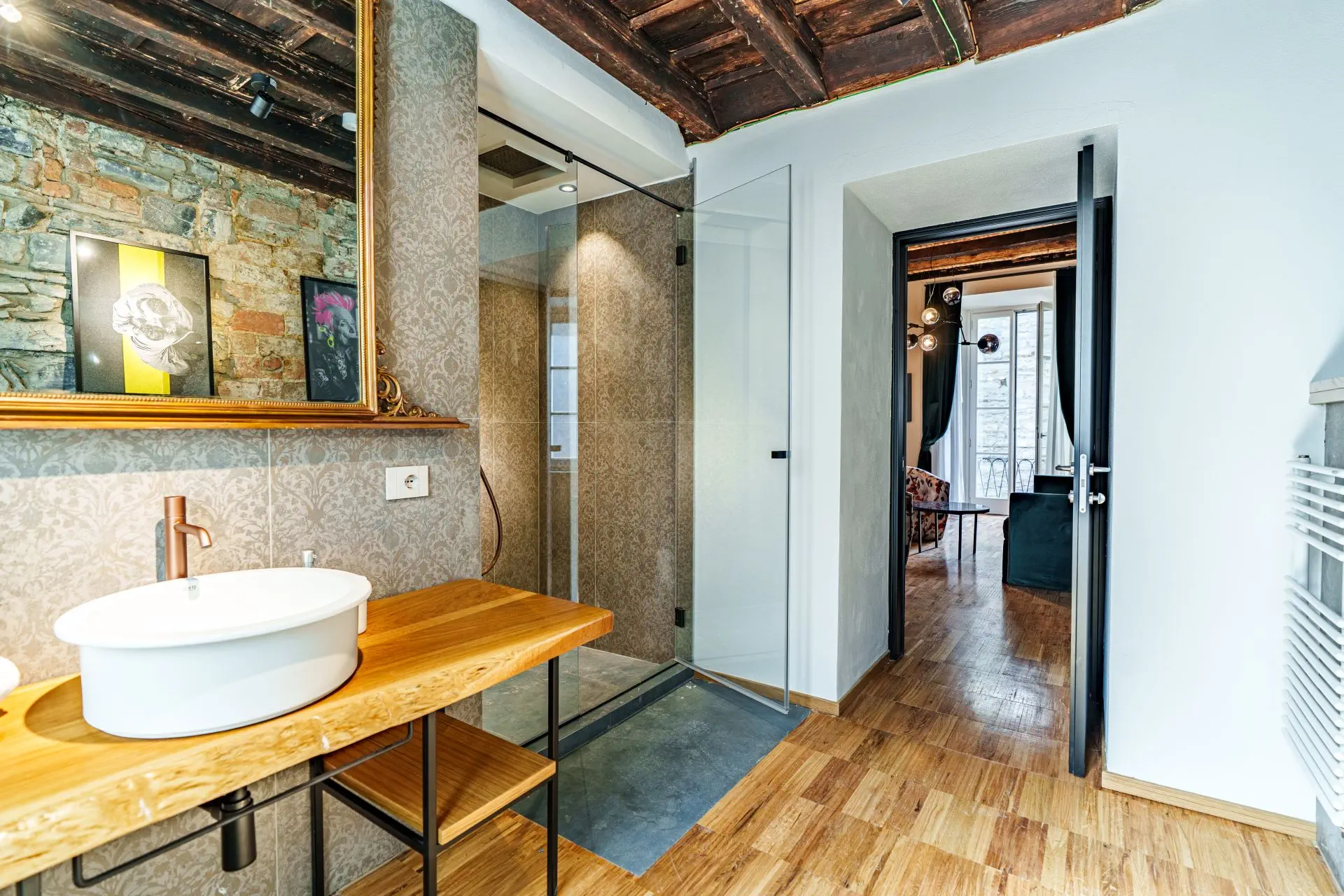 Como Suites -Suite 6 - 006